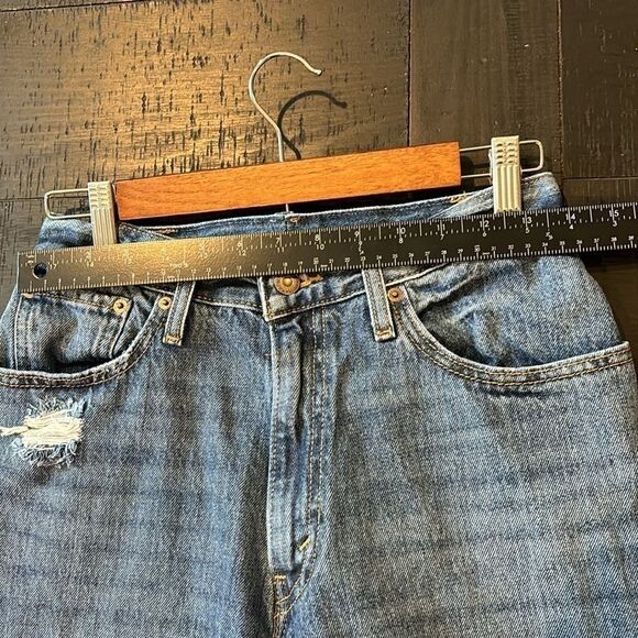 Levi’s 80’s Mom Jean W30 L30 Distressed High Rise Cotton Jeans - Picture 10 of 15